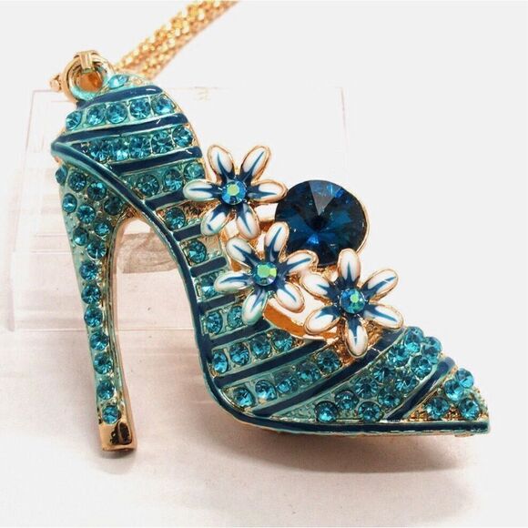 🩵 Betsey Johnson stunning crystal embellished high heel pendant necklace… - Picture 5 of 5